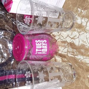 🧋T Initial- T-Mobile Clear Set of 2 Glasses with Snowflake Design with Bag